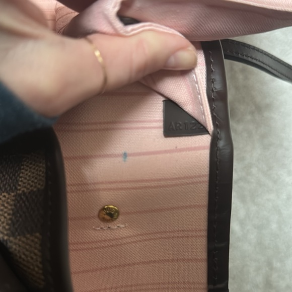 Authentic Louis Vuitton Neverfull mm - Picture 7 of 10